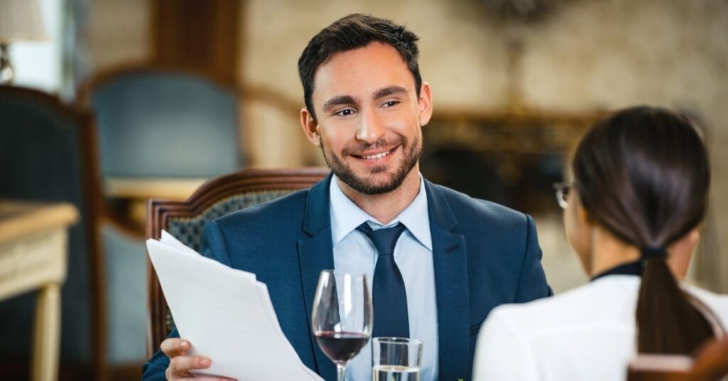 会社の飲み会の基本的なビジネスマナーについて