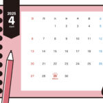 無料で使える2025年4月の月間カレンダーです。ノートの中にカレンダーが書かれたかわいいデザイン。黒ねこのイラストもポイントです。個人利用したり、ビジネスでの利