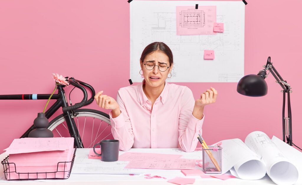 職場に居る劣等感の強い人が「めんどくさい」時の対処方法を教えてください！一緒に仕事をしていても周りに対して自分なんか。。。自分だとダメだ。。。など疲れてしまう人