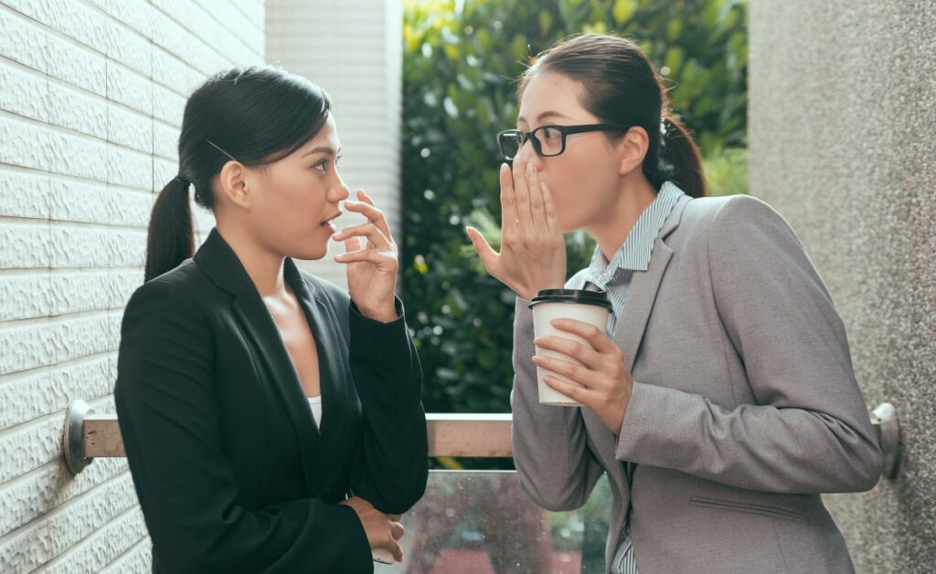職場で付き合ってないのに何故だ