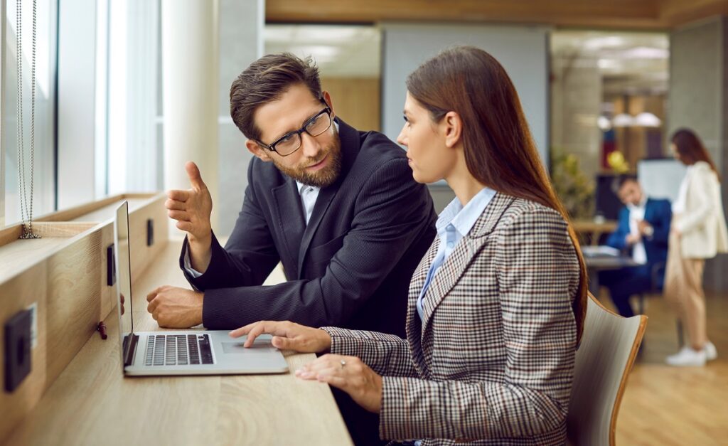 男性でも女性でもいる職場で言い訳ばかりする人の対処法を教えてください！仕事や業務にも支障がでる言い訳ばかりする人っていますよね？注意された事を謝る事が出来なくっ