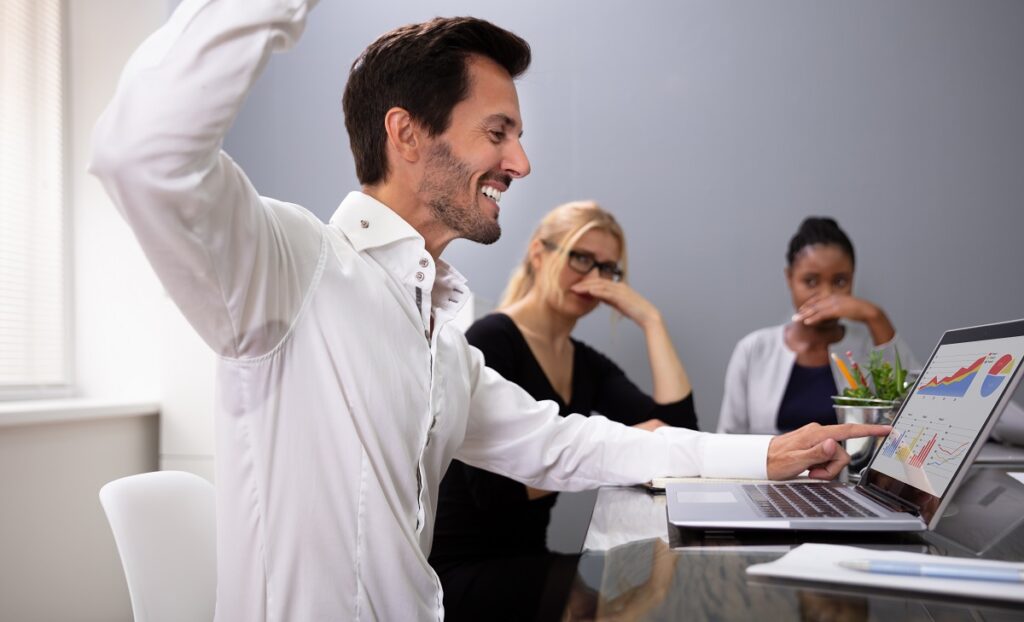 職場の臭い人に耐えられない時の