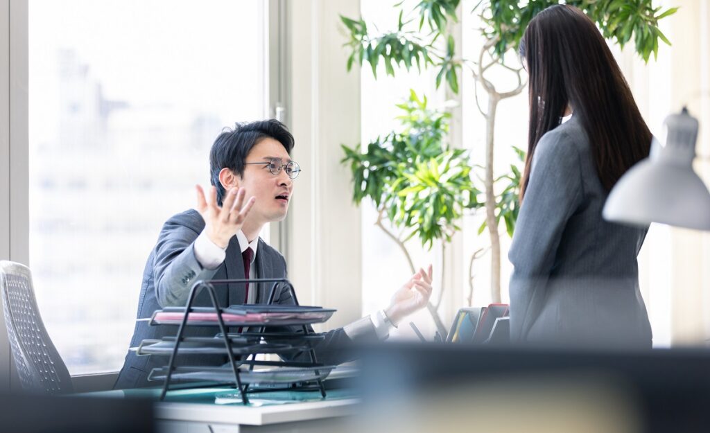 職場の上司からの指示なのに言っ